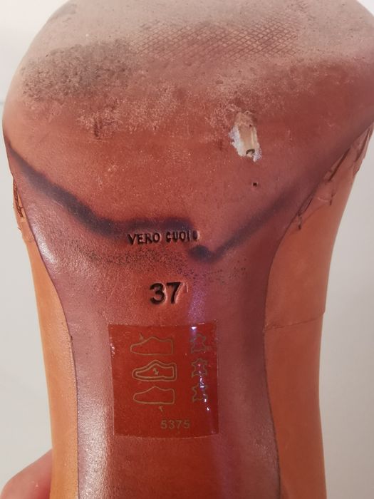 Sapatos Minelli totalmente em pele