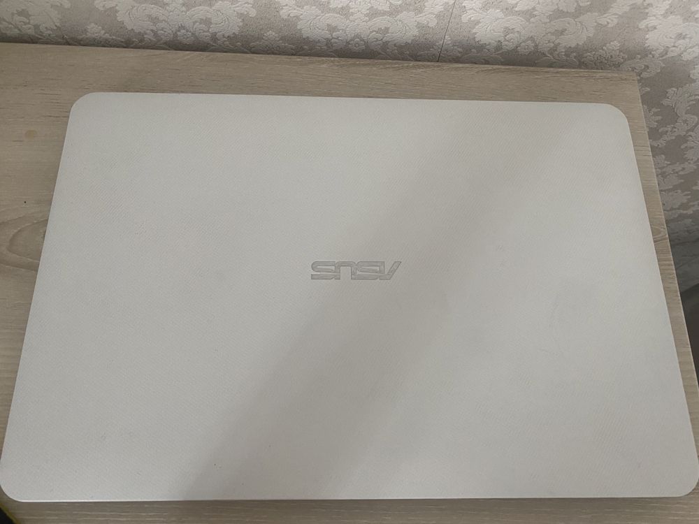 Ноутбук ASUS X555S.