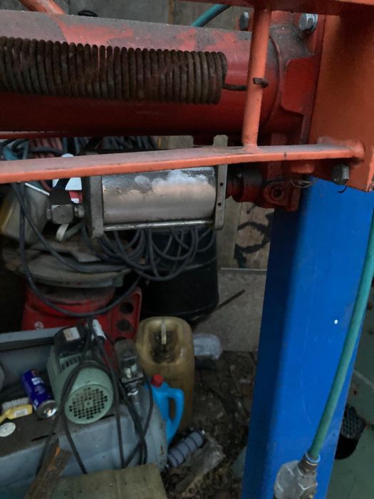 Gietarka rur hydrauliczno pnelnomatyczna