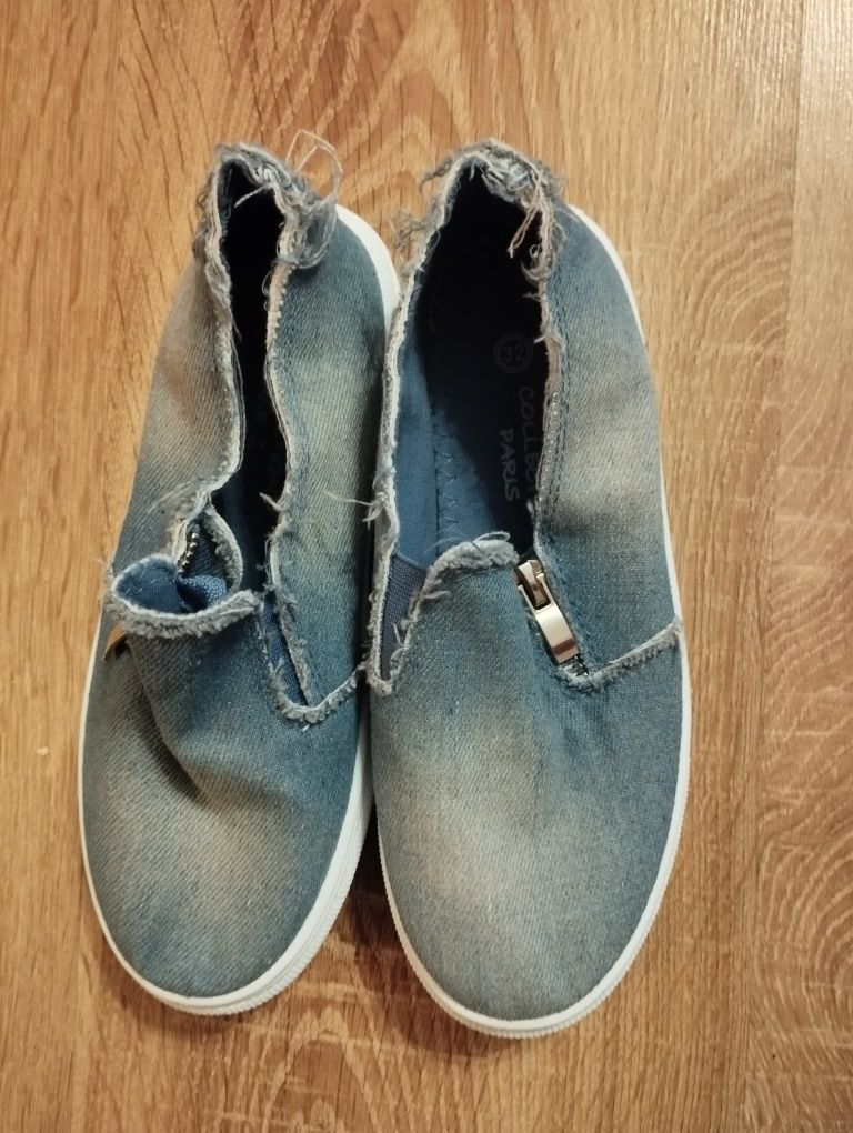Nowe pantofle dla chłopca