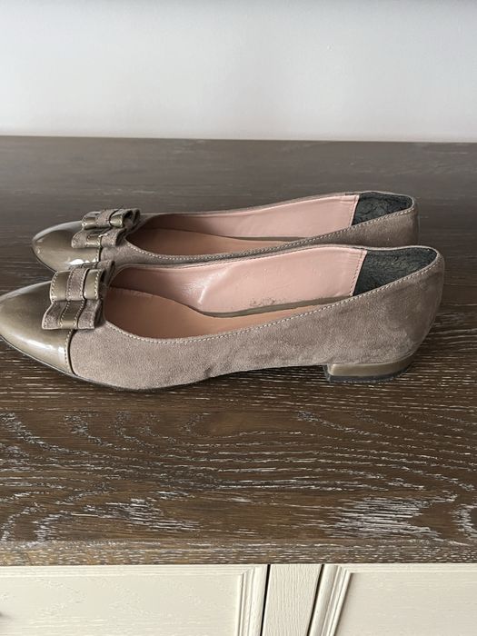 Buty z nubuku  bezowe  gino rossi  rozmiar 38