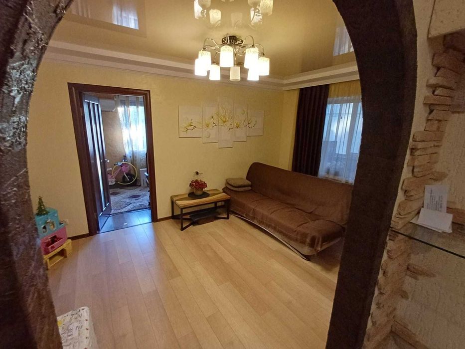Продам 2-х комнатную квартиру в центре Павло-Кичкаса.