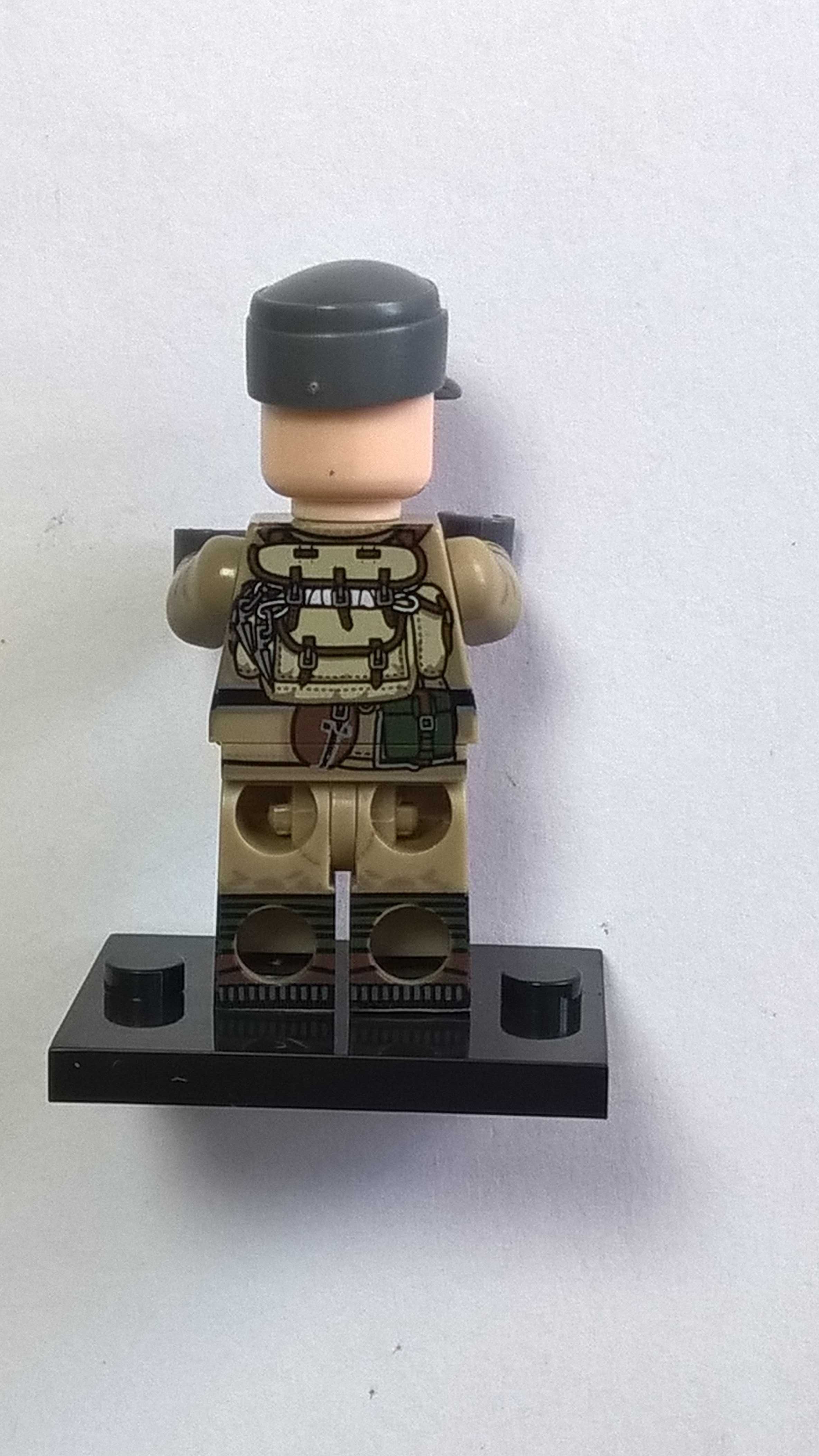 Figurka żołnierza niemieckiego z br. 4 strony nadruk WW2 komp. z Lego