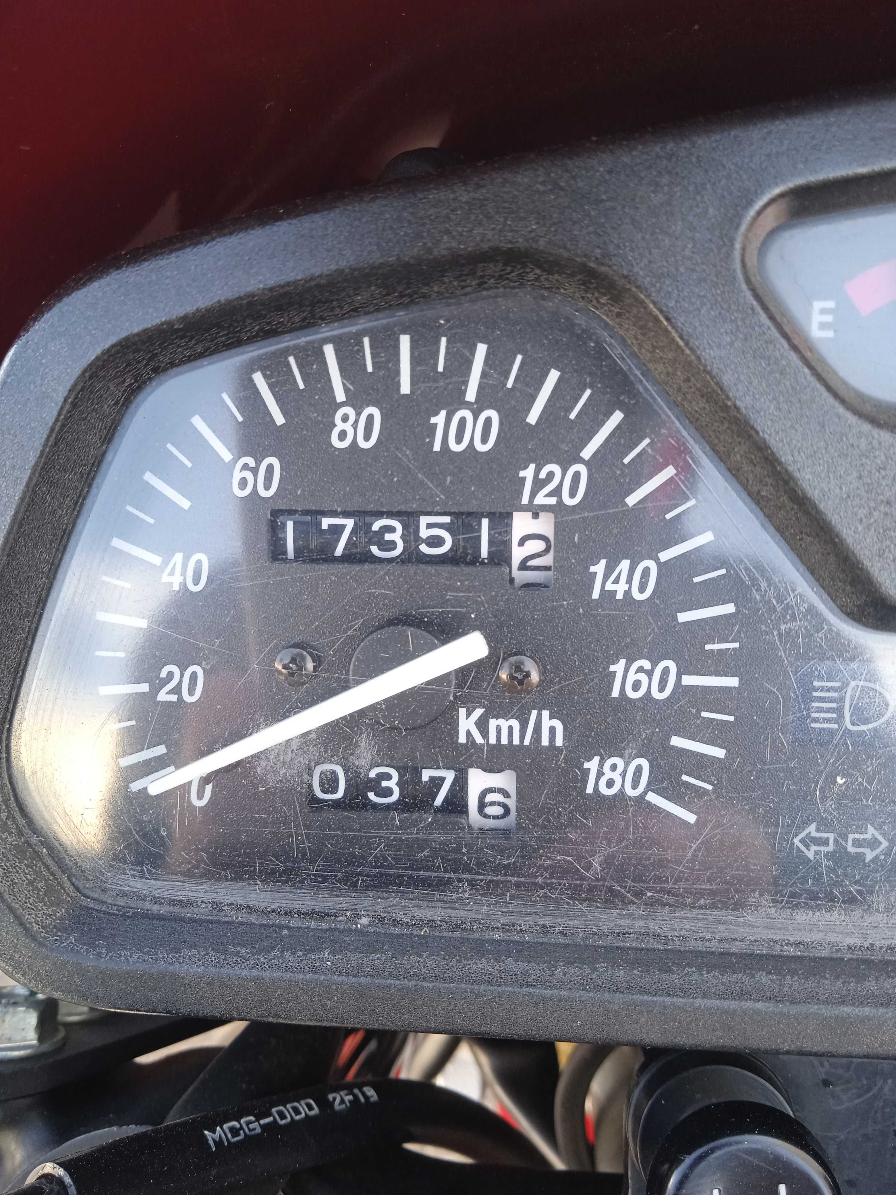 Honda Nx 400 bem estimada