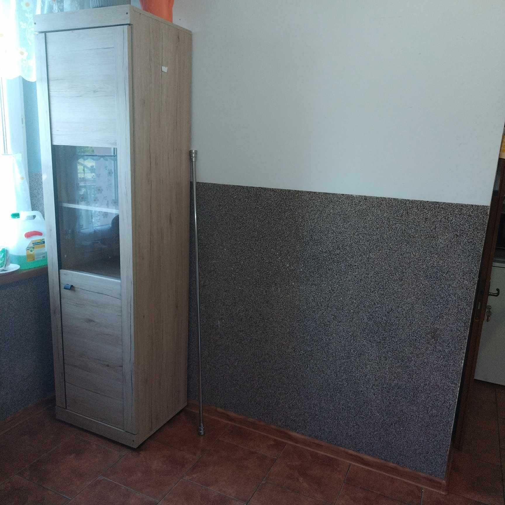 sprzedam 2 regały z drzwiczkami i jeden bez