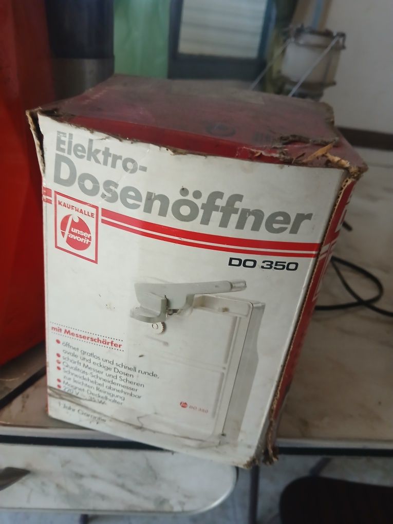 Maquina elétrica para abrir latas e afiar facas