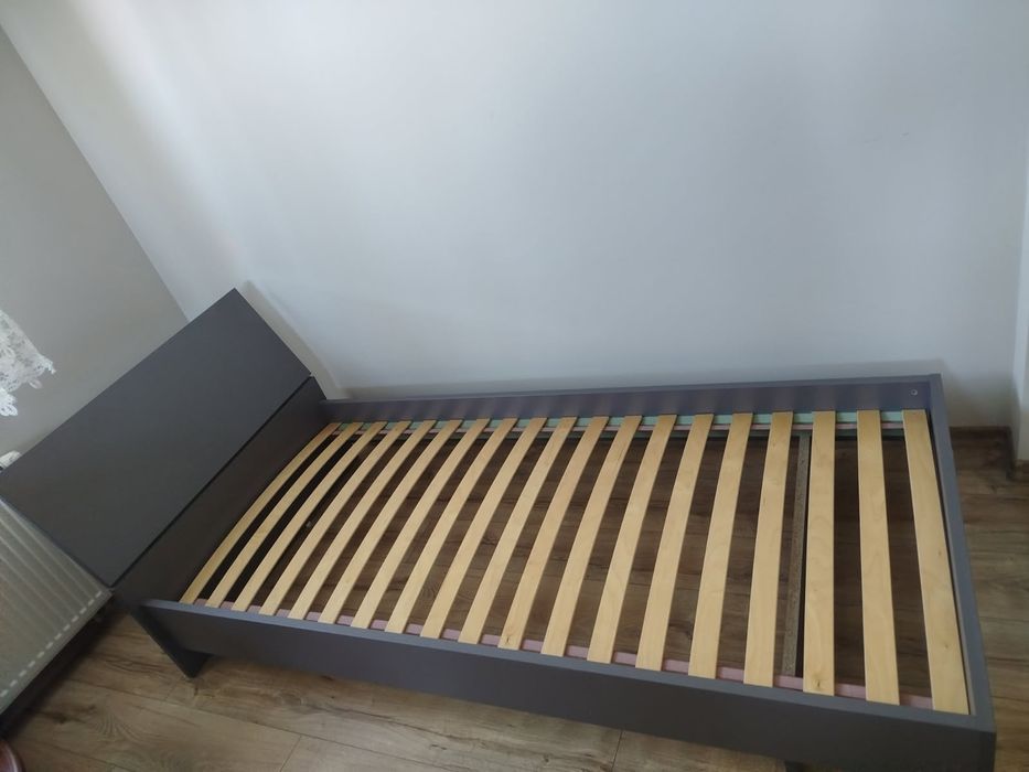 Łóżko jednoosobowe 90x200 cm solidne i wygodne