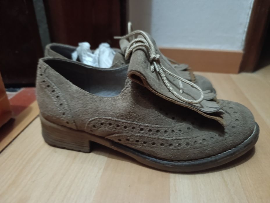 Sapatos de franjas