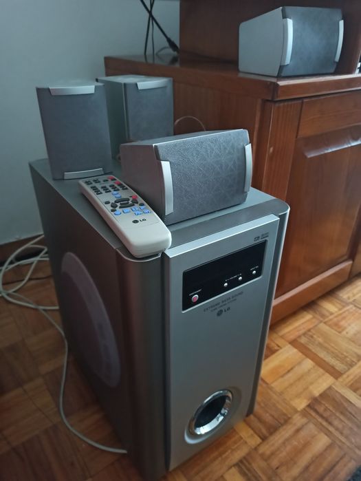 Sistema Home Cinema LG 5.1 c/ comando multi funções