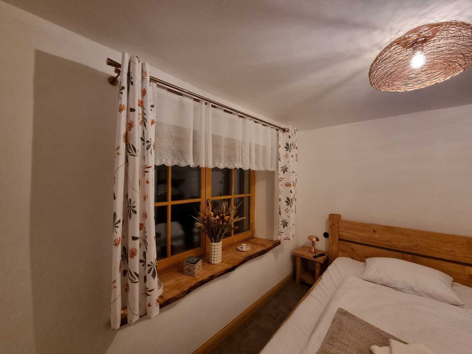 Bacmańska Chata z kominkiem i jacuzzi oraz pięknym widokiem przy szlak