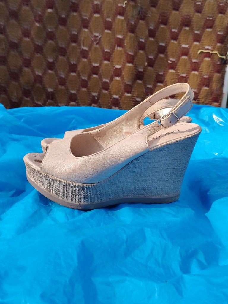 Buty koturny damskie rozmiar 35 firma Lasocji
