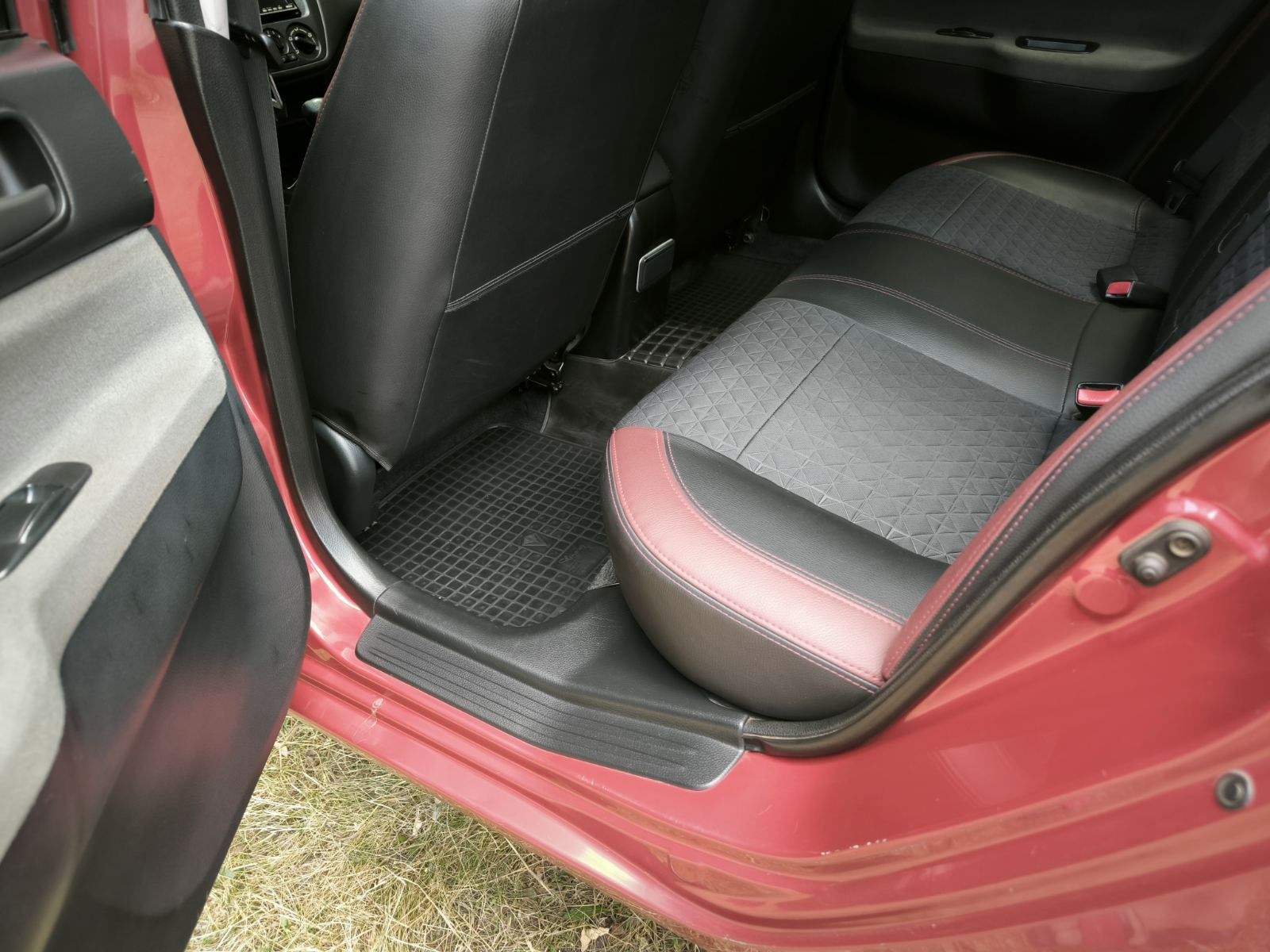 Mitsubishi Lancer 9 2004 (2005) 1.6, автомат