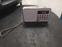 Małe radio przenośne fm z USB SD MP3 + AKUMULATOR