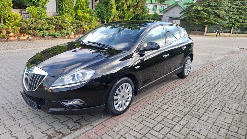 Lancia Delta SUPER STAN benzyna