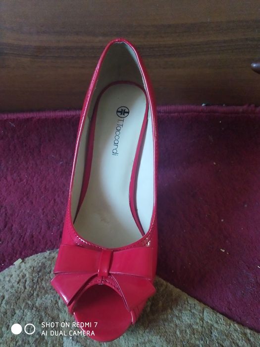 Туфлі лакові червоні 38 розмір. Нові.