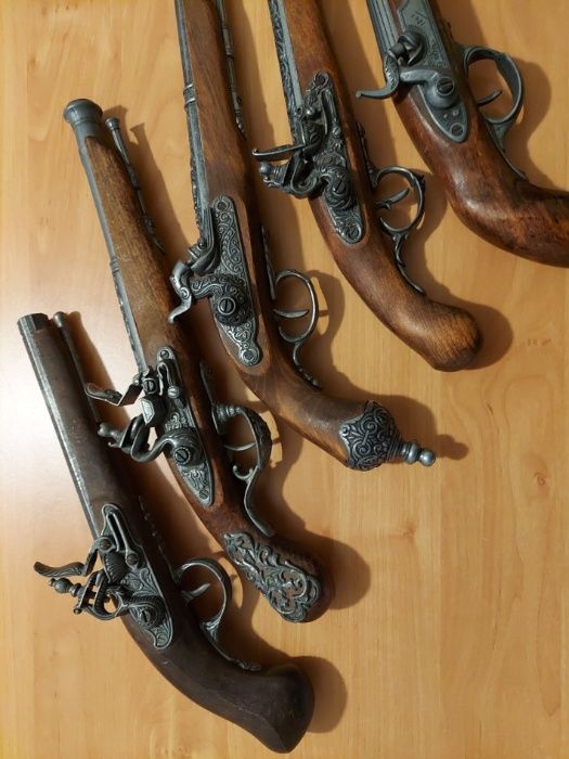 Conjunto de 5 Réplicas Pistolas Antigas Decorativas