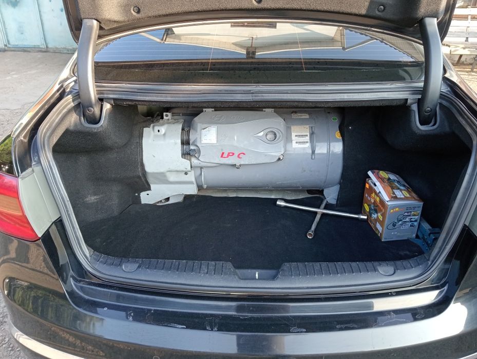 Автомобіль седан