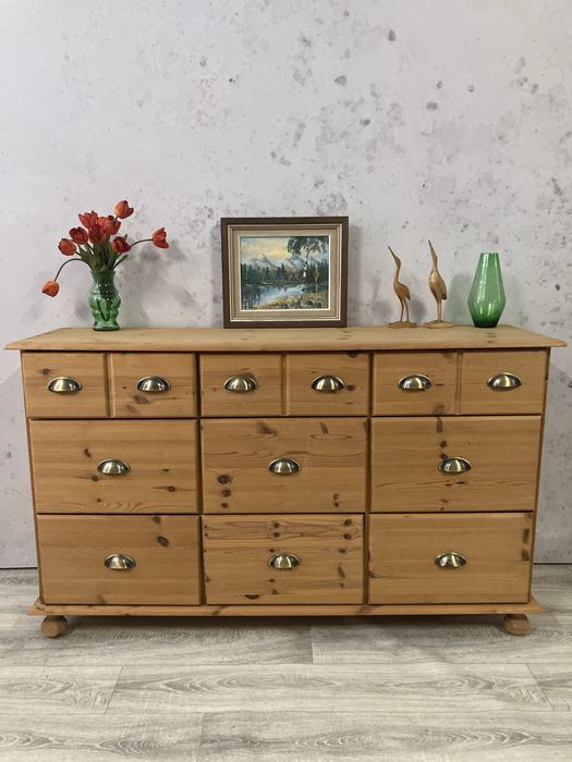 Sosnowa komoda typu aptekarka