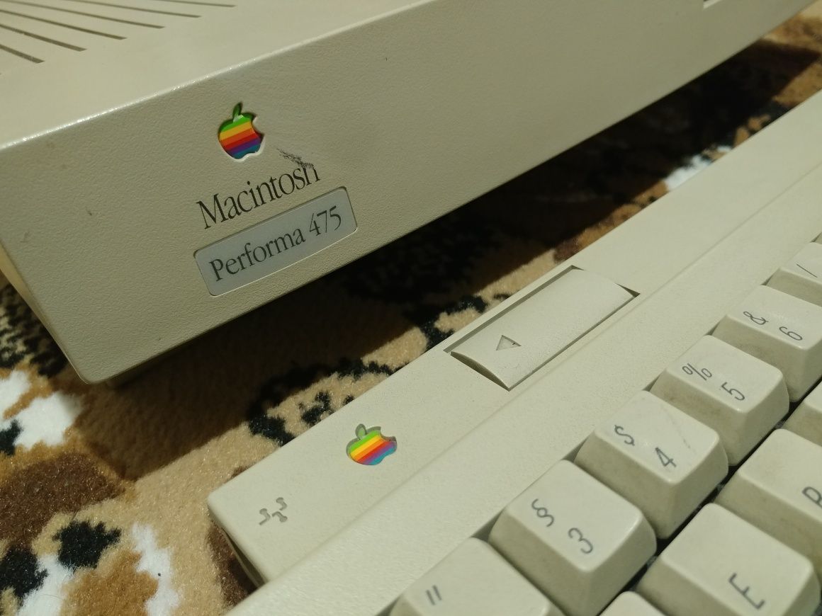 Macintosh Performa 475