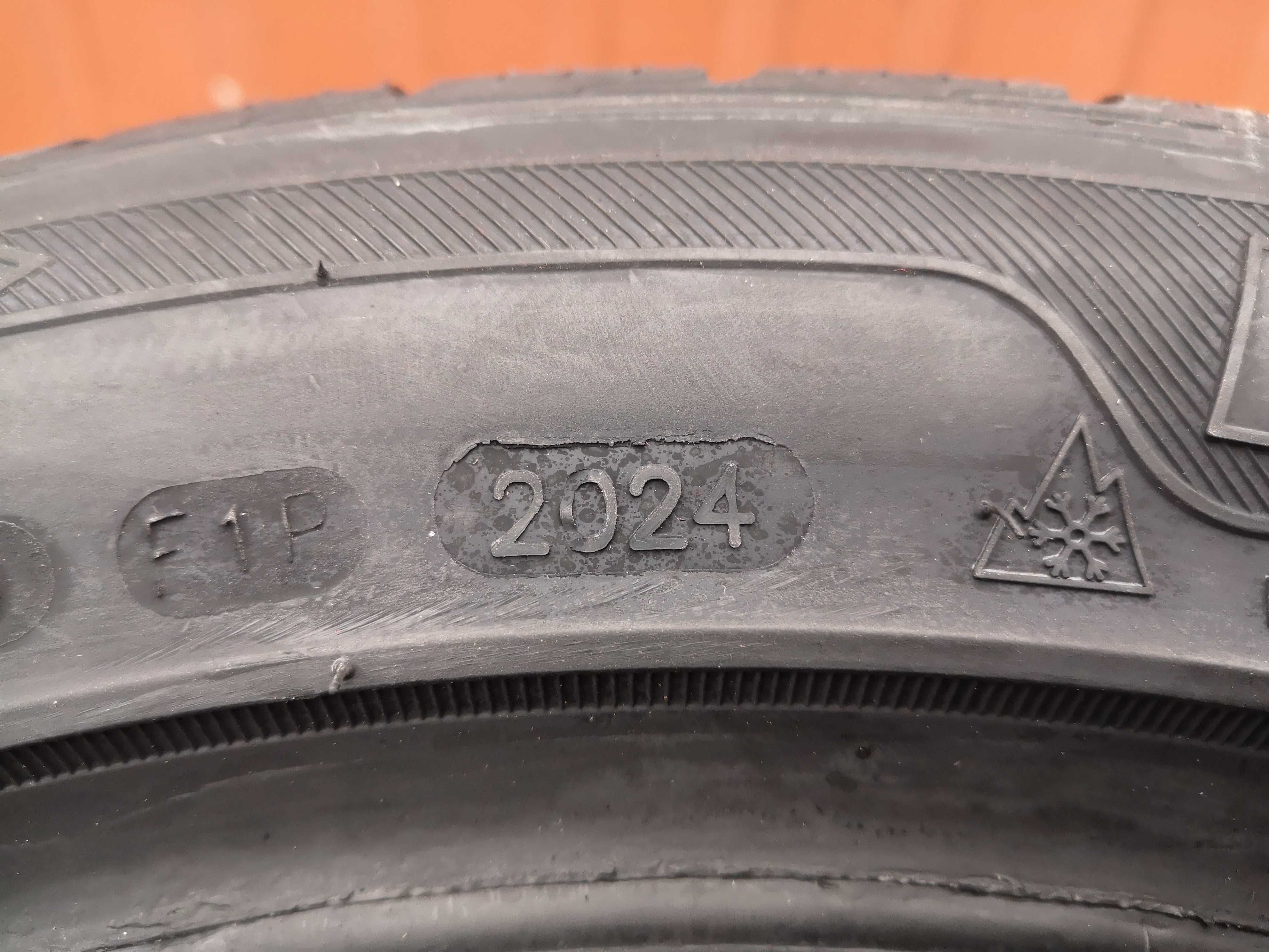 235/45 R17 97V XL - Tracmax Ice-Plus S210 (4 sztuki) NOWE