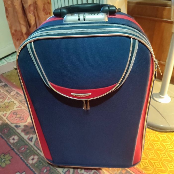 Продам чемодан дорожный