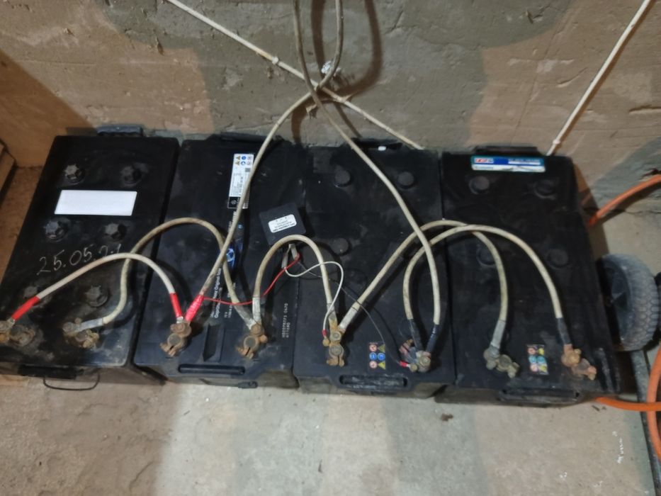 Комплект безперебійного живлення.