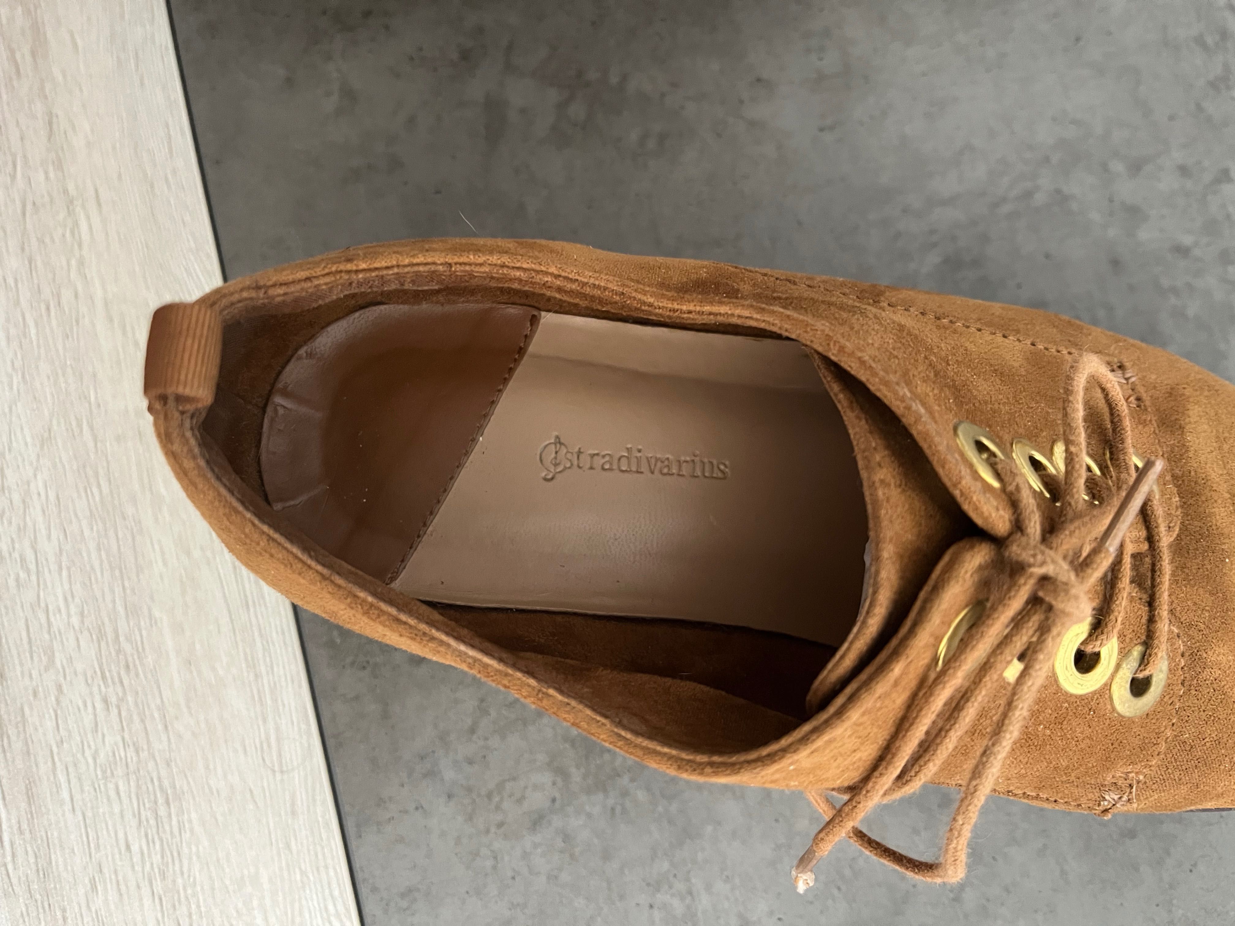 Sapatos camel Stradivarius 36