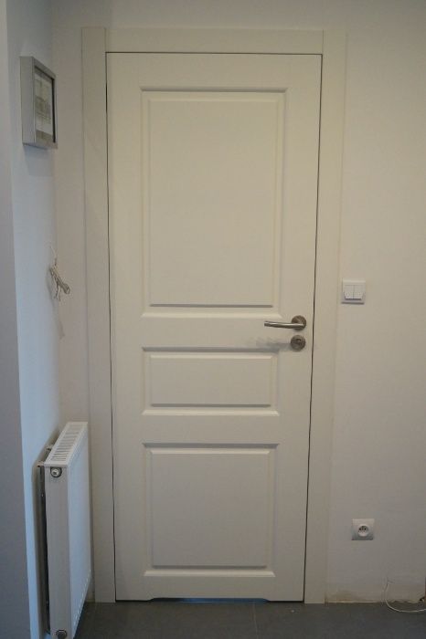 Drzwi wewnętrzne drewniane z montażem