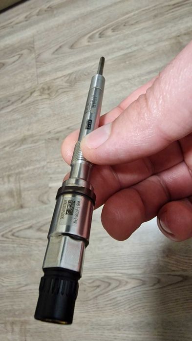 Свічка накалу 3 циліндр з датчиком тиску VAG, 03L905061K Engine Glow