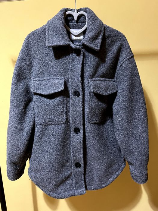 Jesienny szary płaszcz XS/S – styl i komfort na każdą okazję!