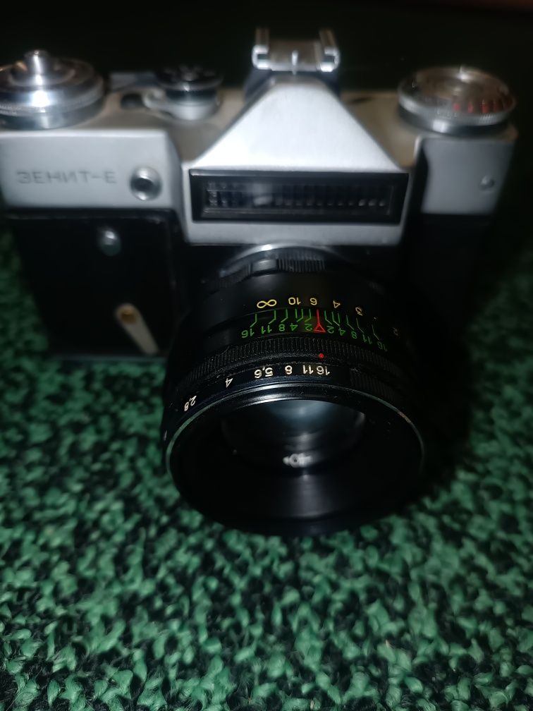 Фотоаппарат Зенит Е.ы отличном состоянии.рабочий.