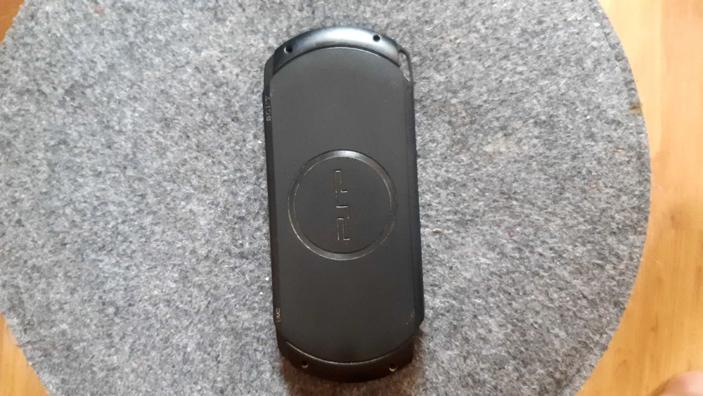 PSP 1004+12 gier na carcie pameci!