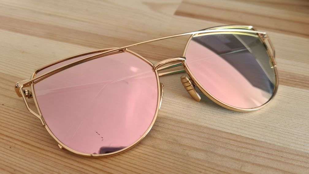 Okulary przeciwsłoneczne złote różowe