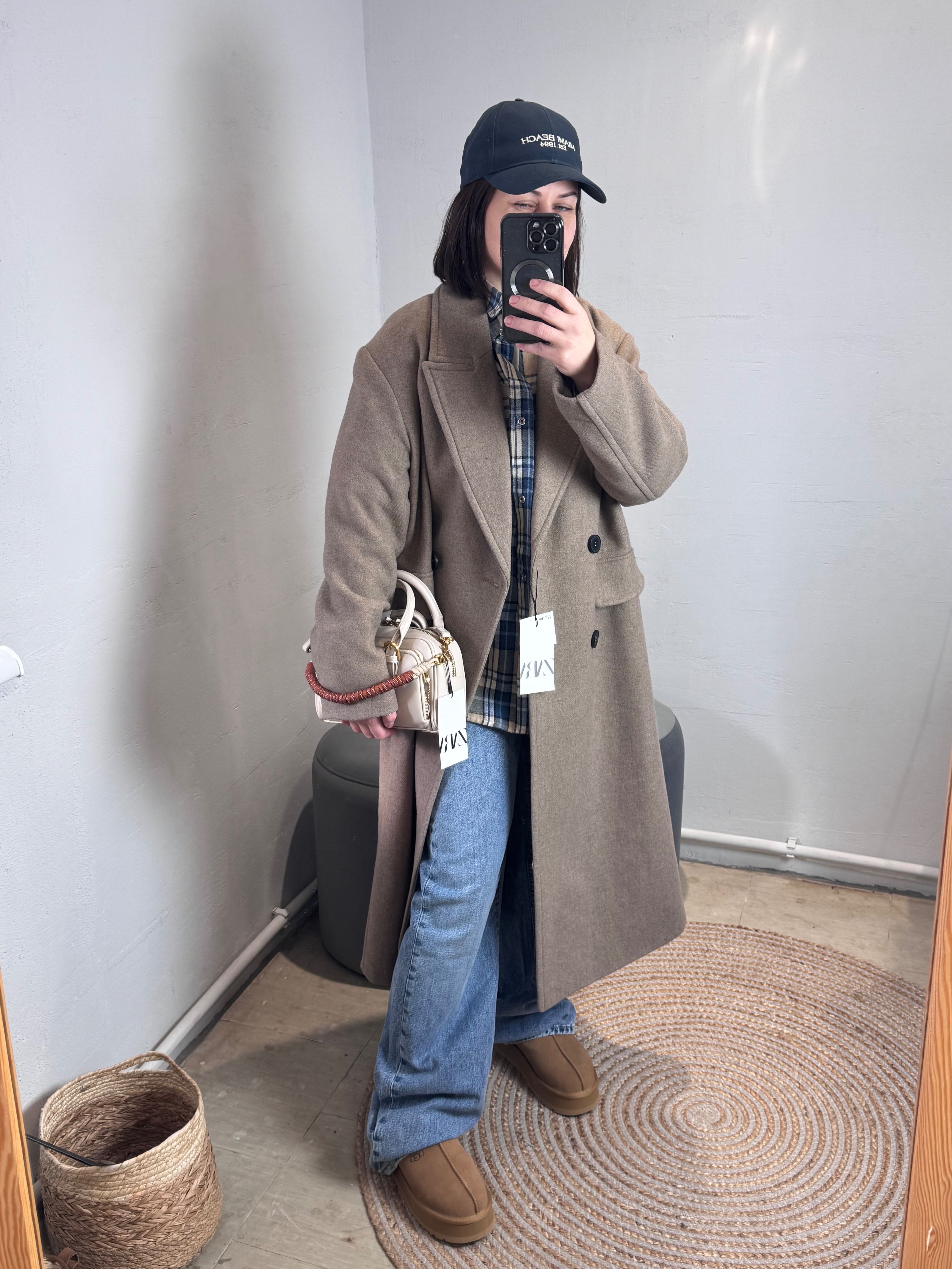 Пальто Zara нове чорне та беж