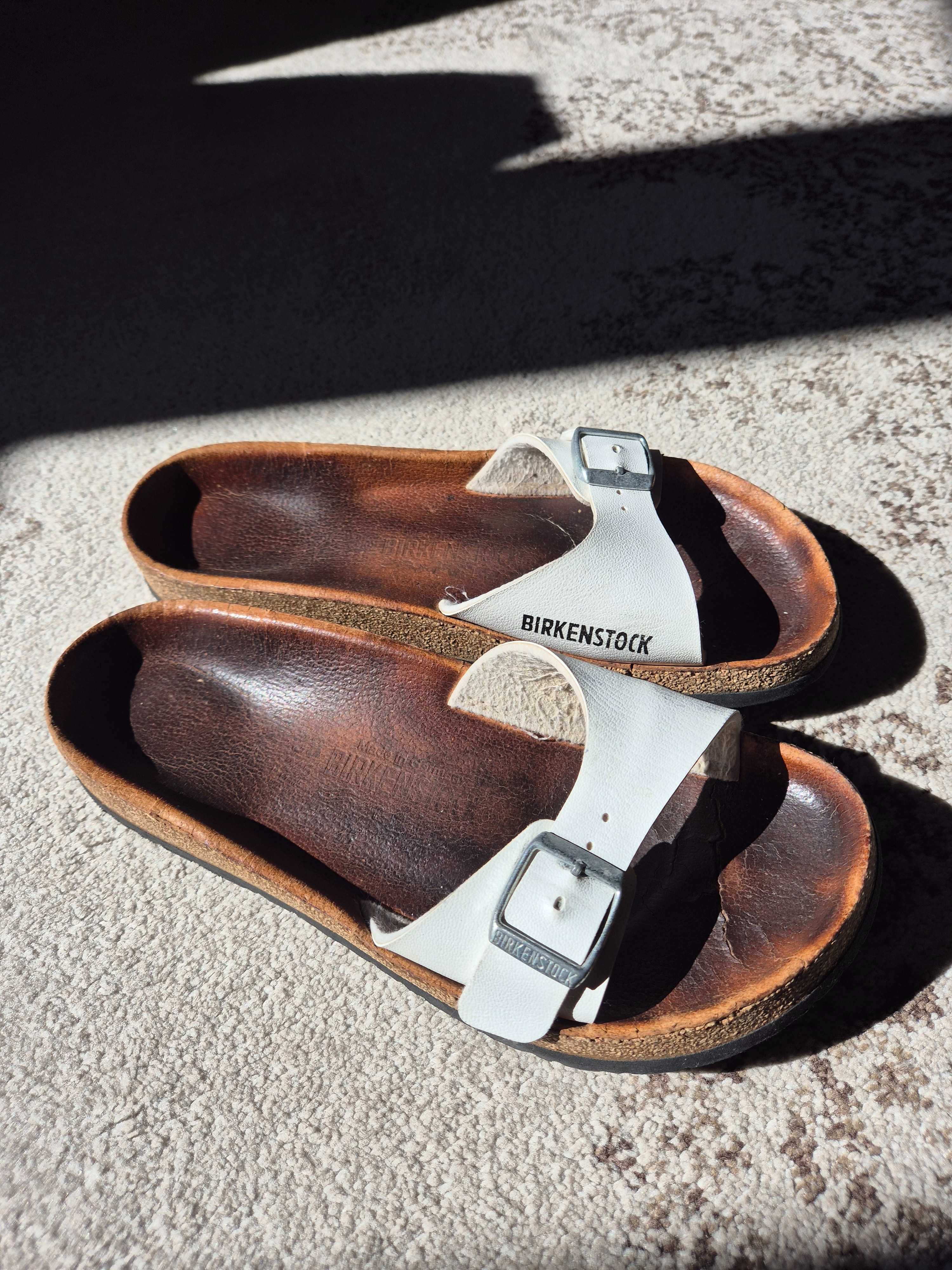 Białe klapki Birkenstock skórzane 38 25 cm wkładka