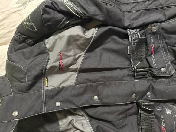 Продам мото куртку