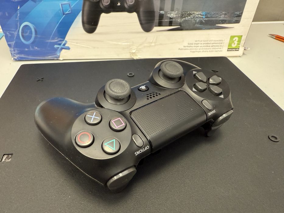 Konsola ps4 pro 1000gb pelny zestaw CUH-7016B
