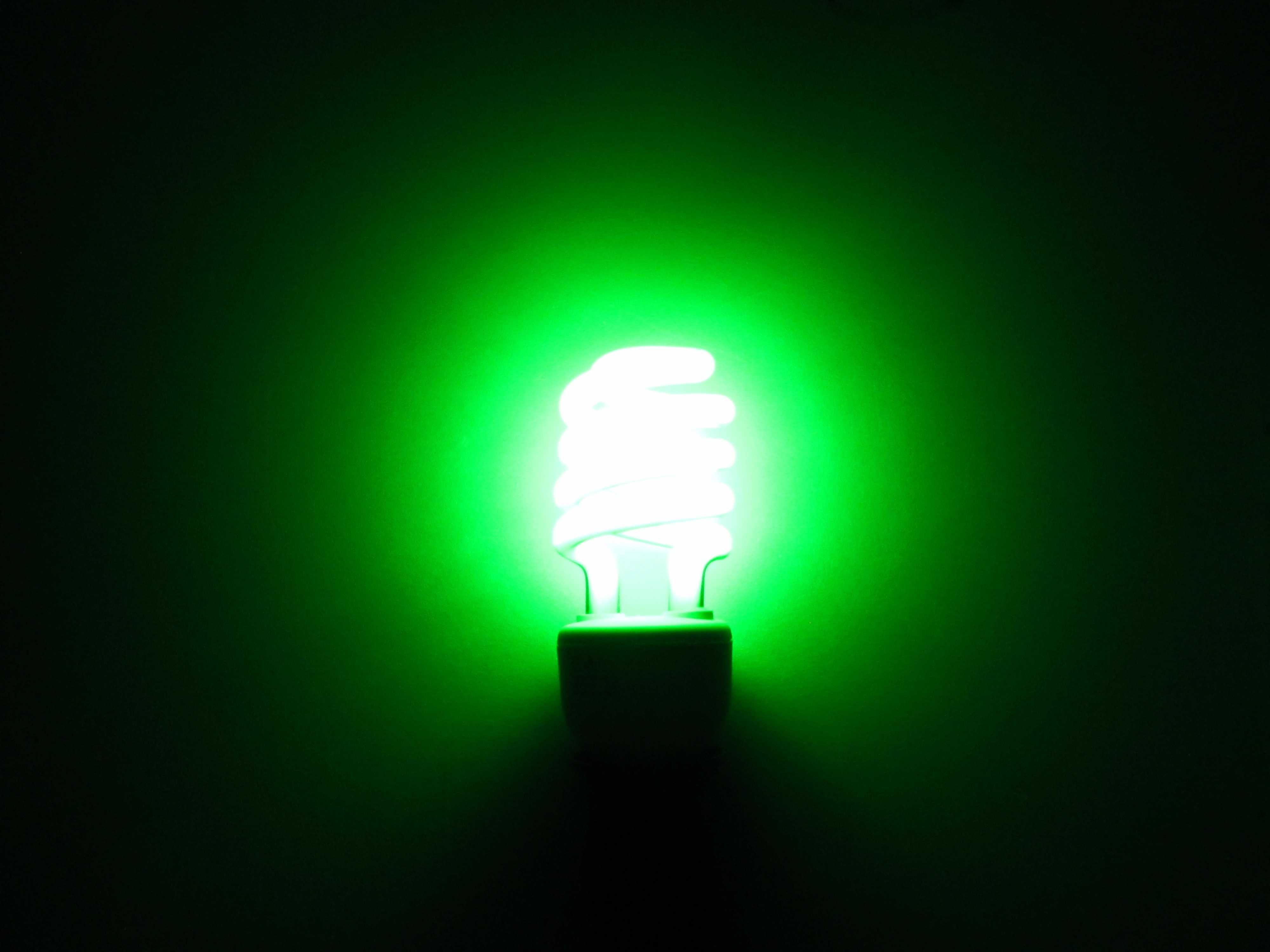 Лампа энергосберегающая Е27, 26Вт зеленая