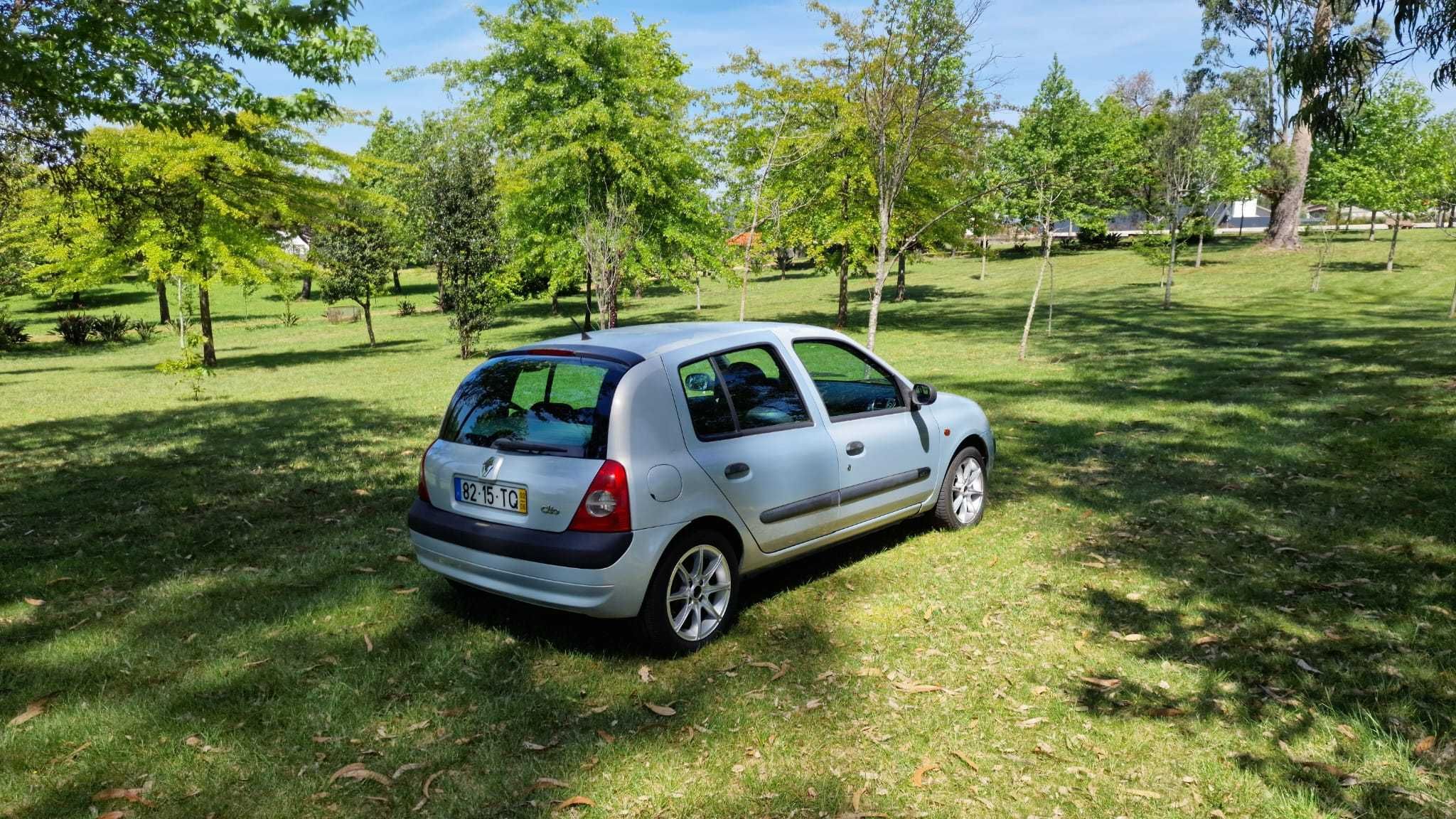 Renault Clio B 1.5 Dci 65cv Expréssion Plus 5 lugares 5 portas | 2002