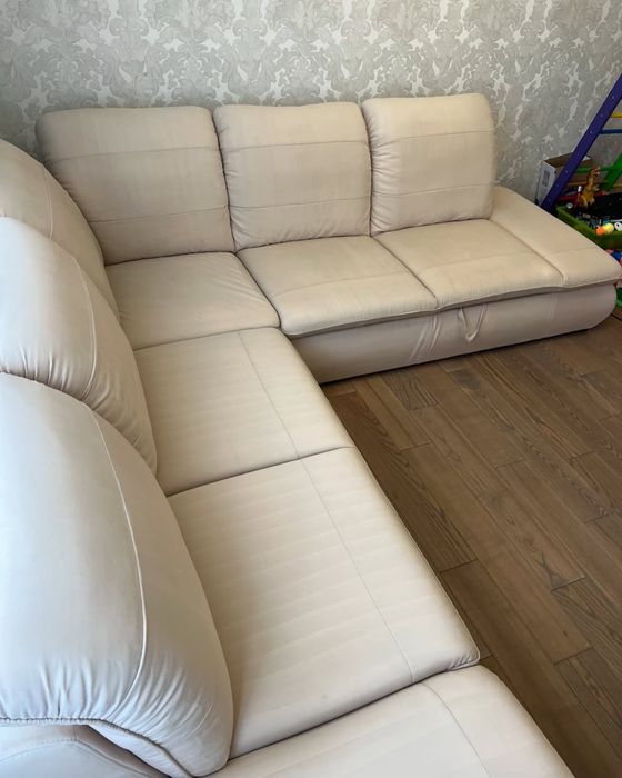 Професійна хімчистка мʼяких меблів Вараш. Диванів/стільців/матраців