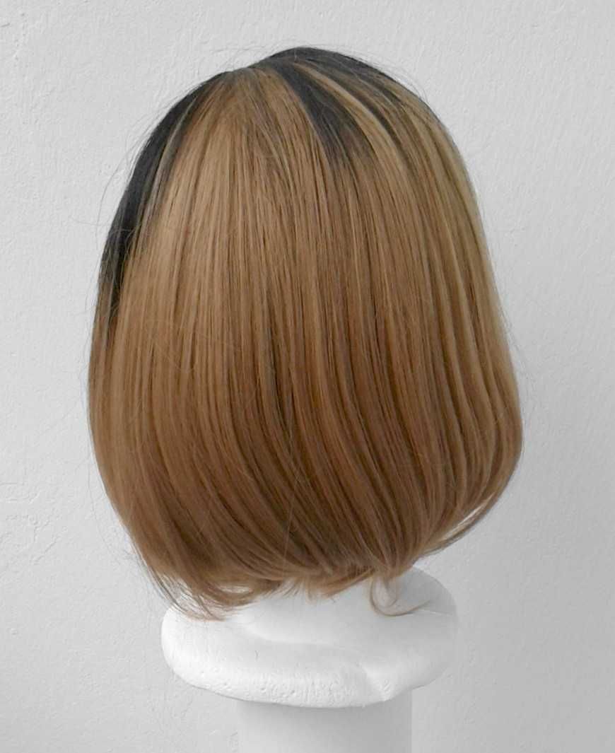 Krótka peruka brązowa z odrostem ombre gradient przedziałkiem bob wig