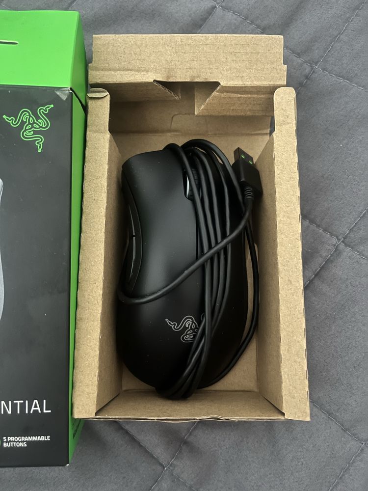 мишка razer DeathAdder Essential