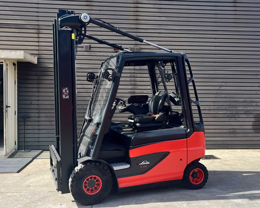 Empilhador usado elétrico Linde E25 - 2500 kg - 2019