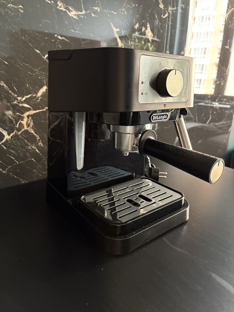 Кавоварка DELONGHI Stilosa EC260.BK (рожкова)
