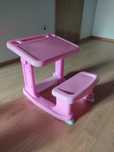 Mesa de actividades rosa