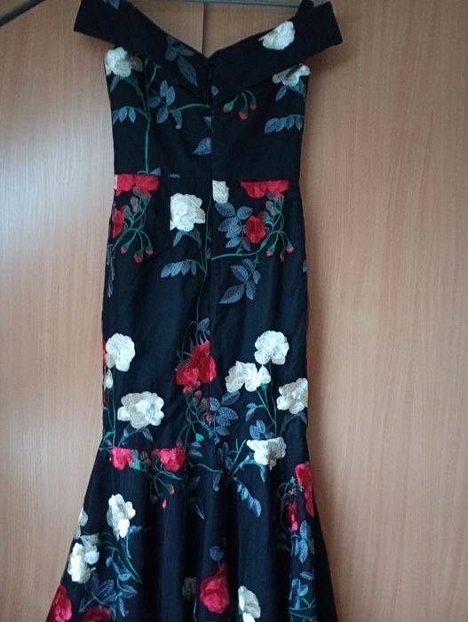 Suknia maxi czarna z haftem r.36"Chi Chi London"