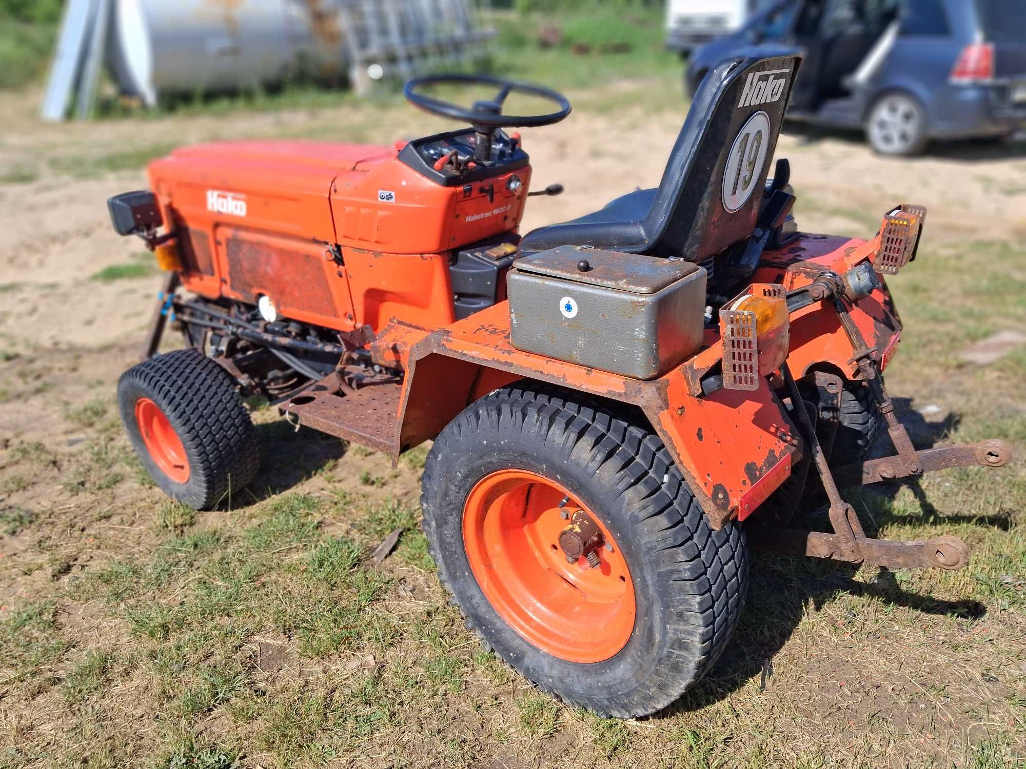 Traktorek HAKO 1600 D plus rozsiewacz Rauch