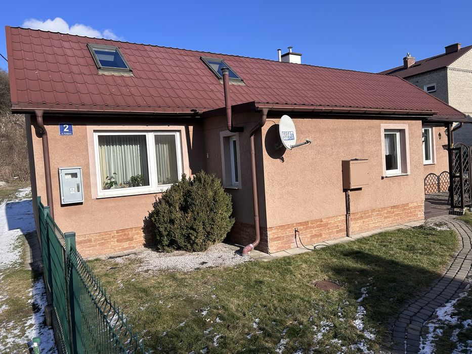 Dom z działką i grażem w centrum Izbicy