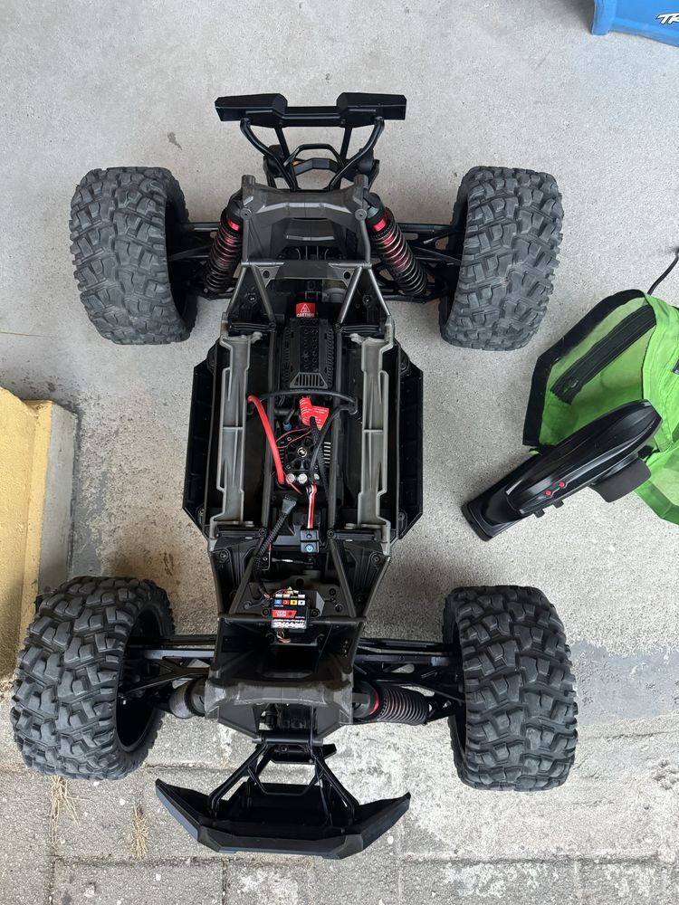 Traxxas xmaxx 8s com extras