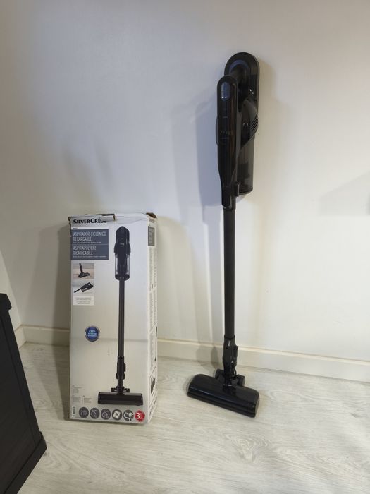 Aspirador vertical a bateria novo ler anúncio